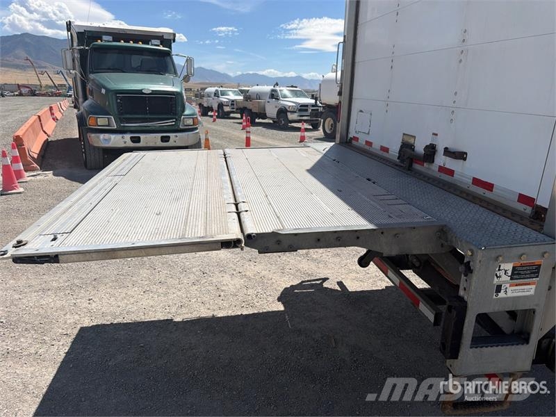 International MV607 4x2 Van Truck Skapbiler