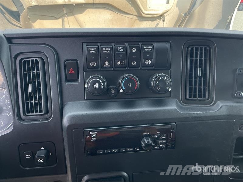 International MV607 4x2 Van Truck Camiones caja cerrada