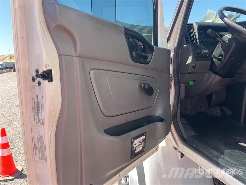 International MV607 4x2 Van Truck Φορτηγά Κόφα