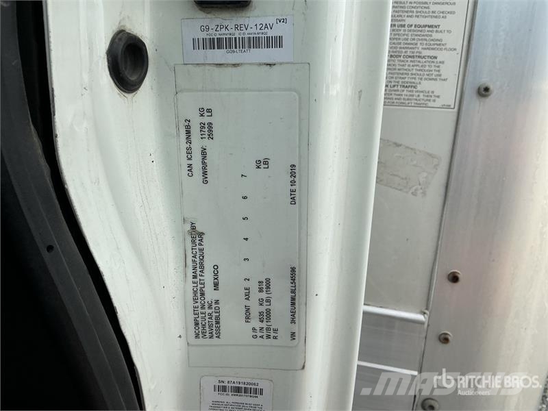 International MV607 4x2 Van Truck Camiones caja cerrada