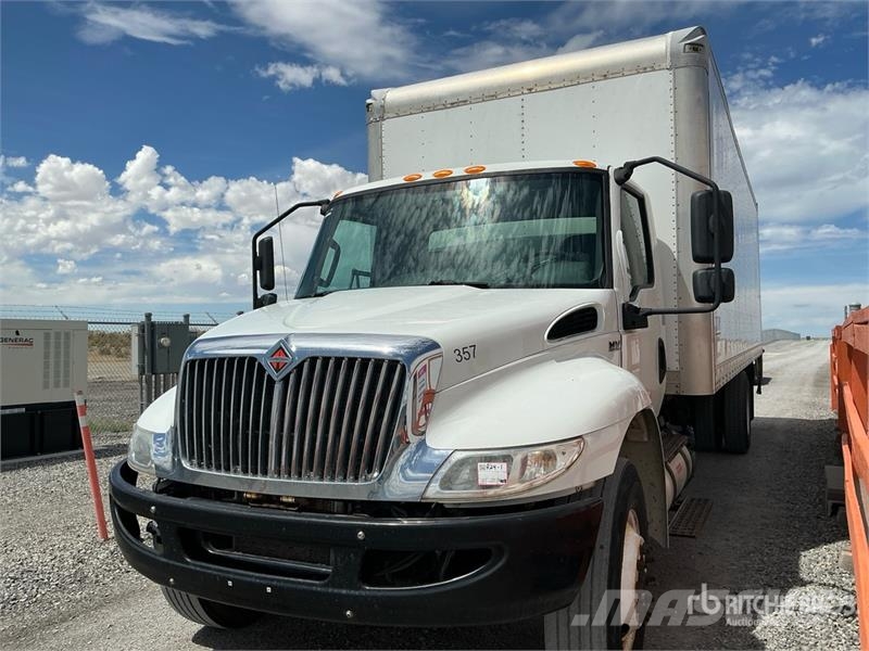 International MV607 4x2 Van Truck Skapbiler