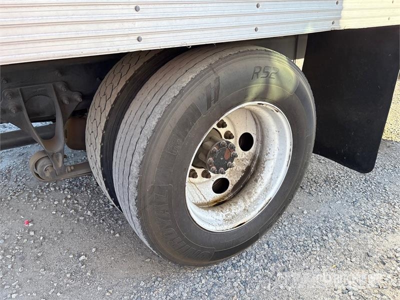 International MV607 4x2 Van Truck Tovornjaki zabojniki