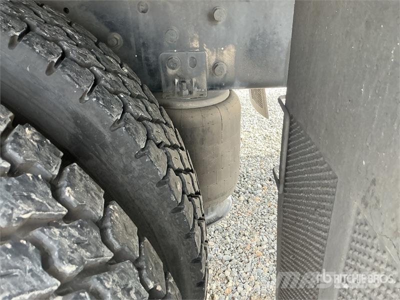 International MV607 4x2 Van Truck Camiones caja cerrada