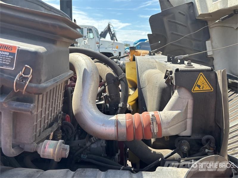 International MV607 4x2 Van Truck 탑차 트럭