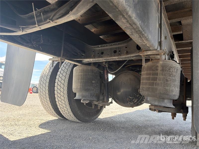 International MV607 4x2 Van Truck Skapbiler