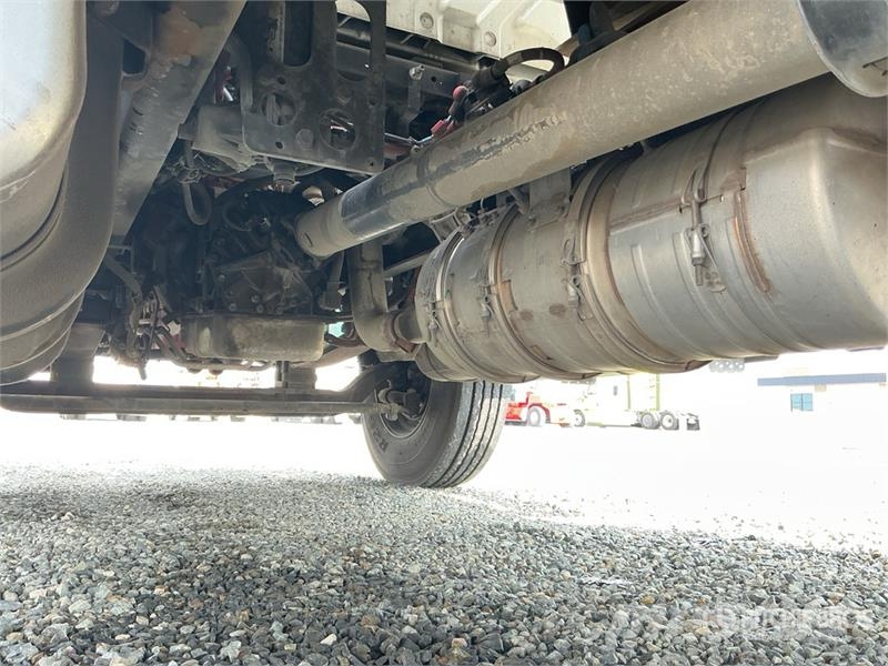 International MV607 4x2 Van Truck Camiones caja cerrada