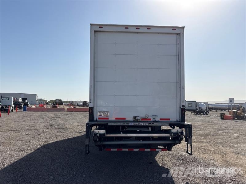 International MV607 4x2 Van Truck Camiones con caja de remolque