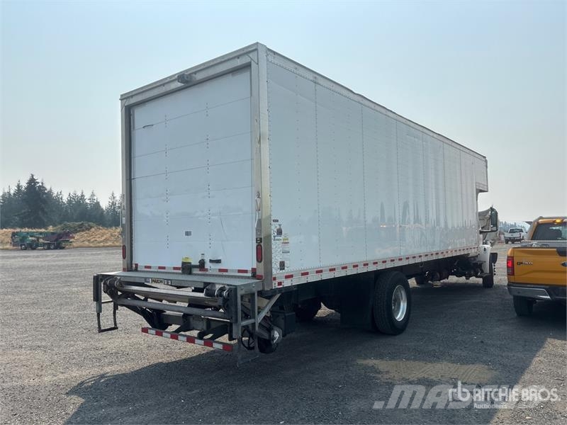 International MV607 4x2 Van Truck Fast kasse