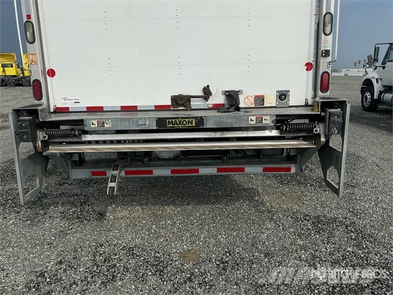 International MV607 4x2 Van Truck Camiones caja cerrada