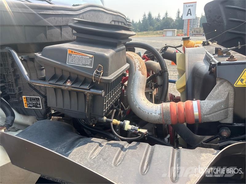 International MV607 4x2 Van Truck Fast kasse