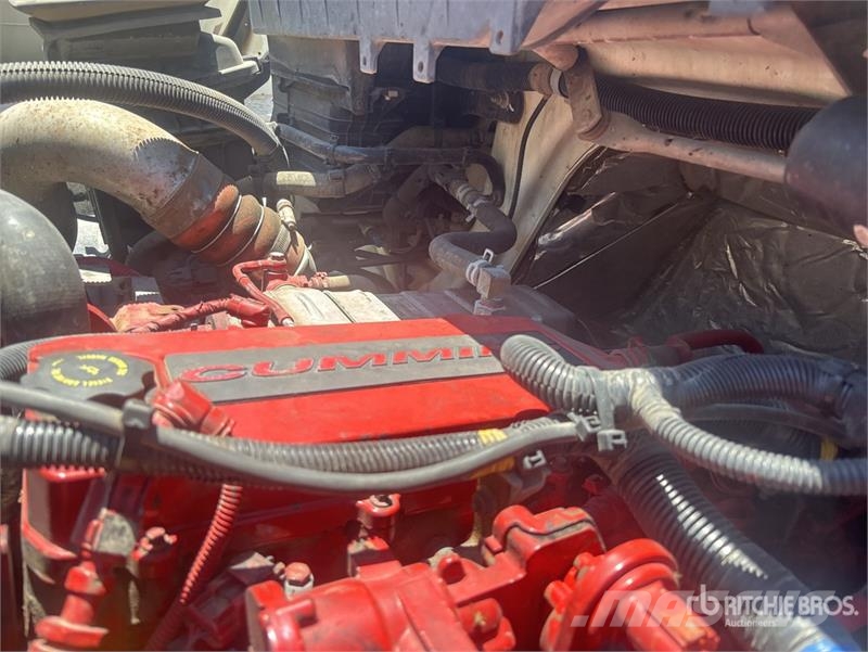 International MV607 4x2 Van Truck Camion cassonati