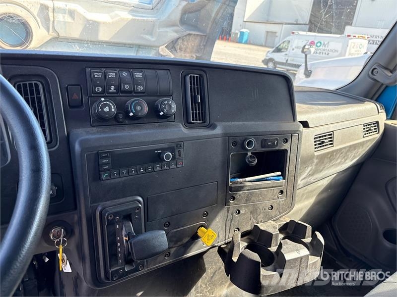 International MV607 4x2 Van Truck Furgons