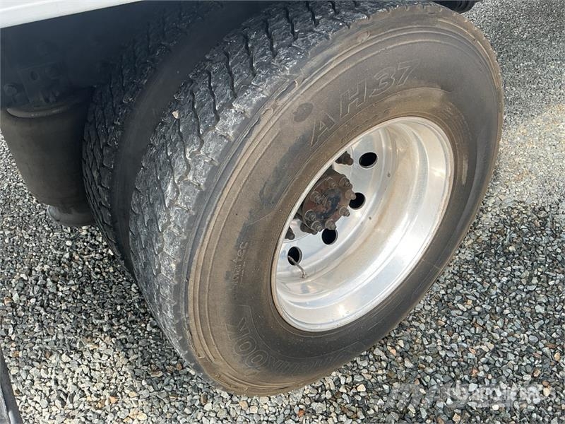 International MV607 4x2 Van Truck Camiones caja cerrada