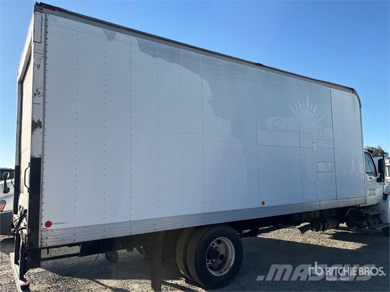 International MV607 4x2 Van Truck Tovornjaki zabojniki