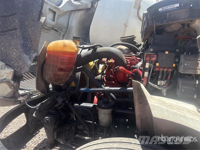 International MV607 4x2 Van Truck Camion cassonati