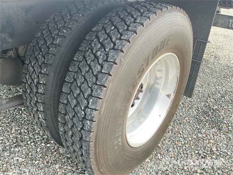International MV607 4x2 Van Truck Camiones caja cerrada