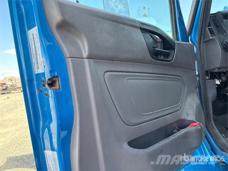 International MV607 4x2 Van Truck Furgons