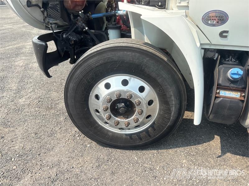 International MV607 4x2 Van Truck Fast kasse