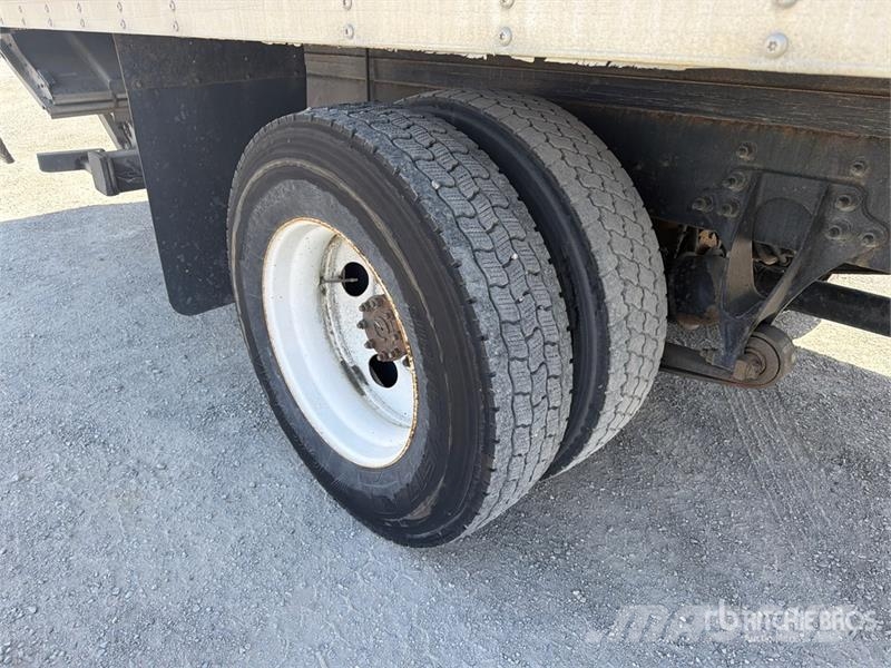International MV607 4x2 Van Truck Skapbiler