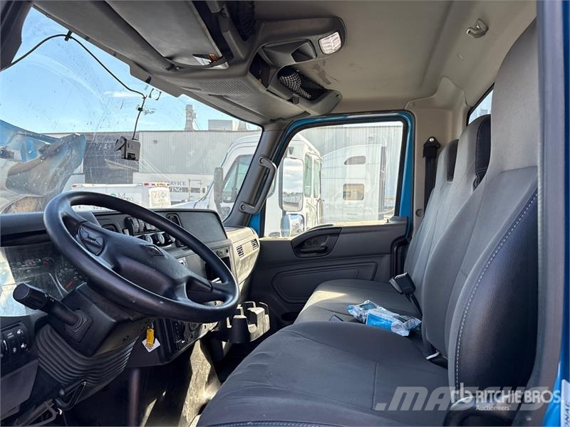 International MV607 4x2 Van Truck Furgons
