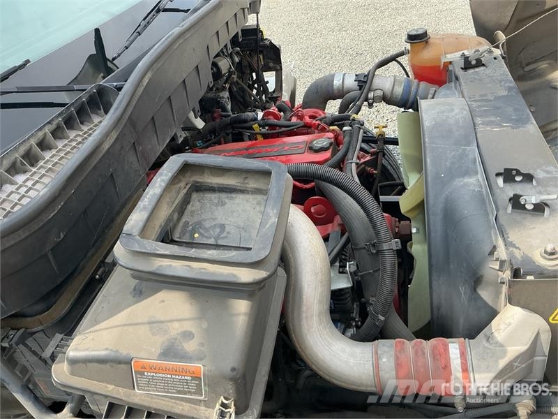 International MV607 4x2 Van Truck Camiones caja cerrada