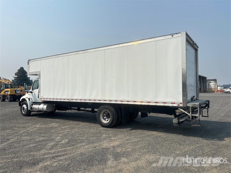 International MV607 4x2 Van Truck Fast kasse