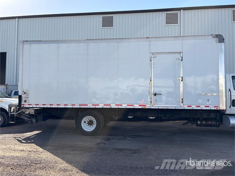International MV607 4x2 Van Truck Camiones con caja de remolque