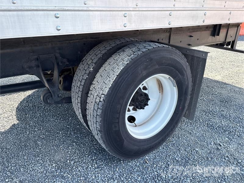 International MV607 4x2 Van Truck Furgons