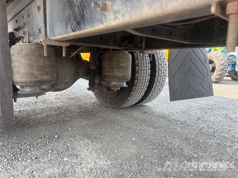 International MV607 4x2 Van Truck Fast kasse