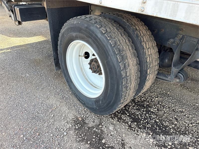 International MV607 4x2 Van Truck Camiones con caja de remolque