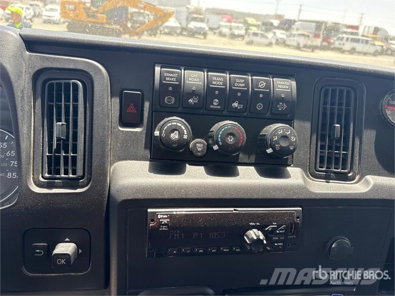 International MV607 4x2 Refrigerated Truck 온도 조절식 트럭