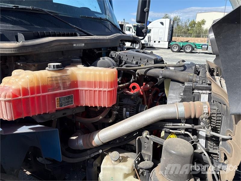 International MV607 4x2 Van Truck Furgons