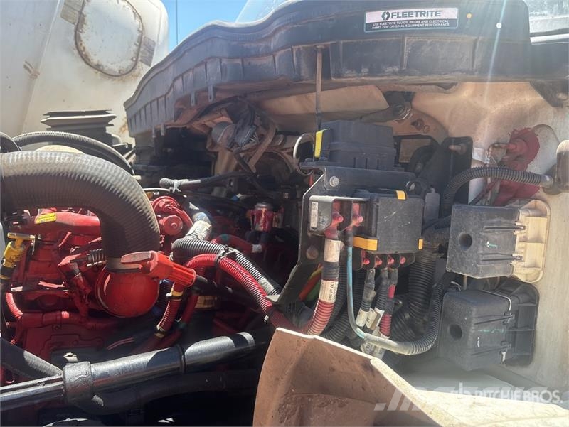International MV607 4x2 Van Truck Camion cassonati