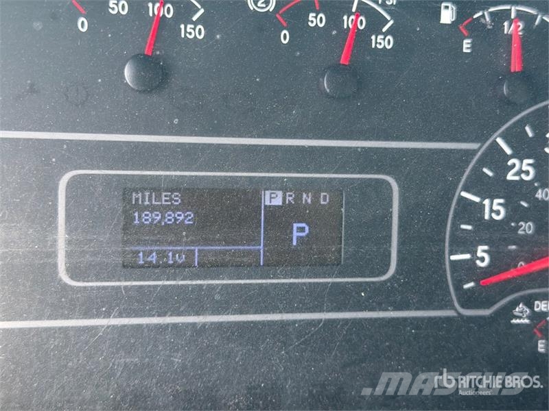 International MV607 4x2 Van Truck Skapbiler