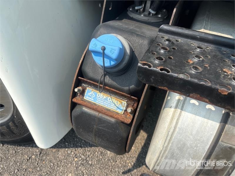 International MV607 4x2 Van Truck Fast kasse