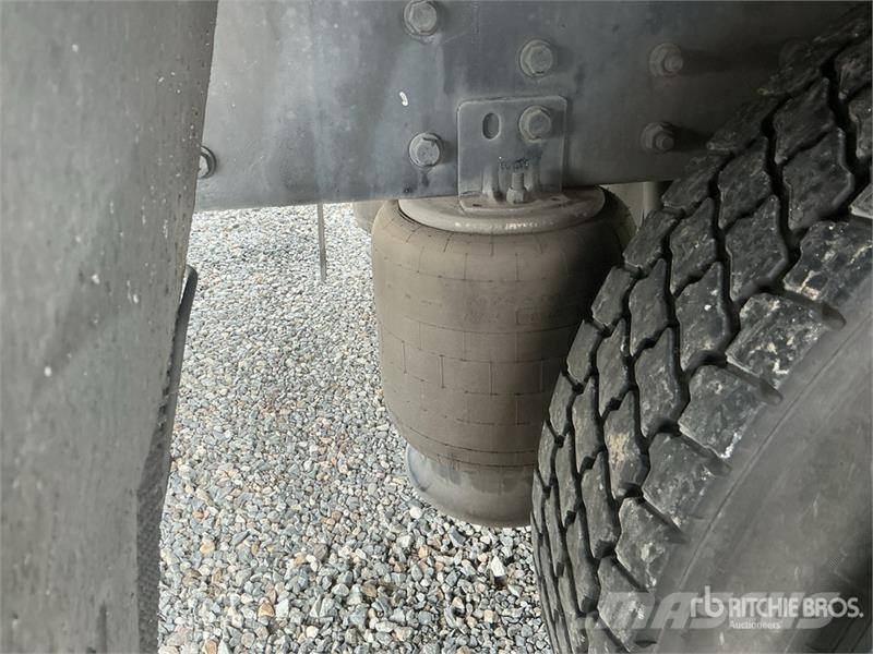 International MV607 4x2 Van Truck Camiones caja cerrada