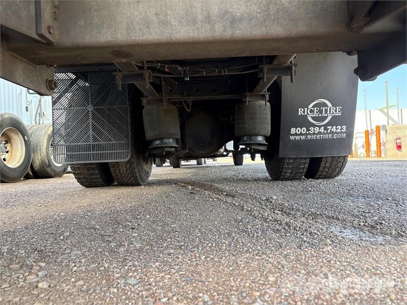 International MV607 4x2 Van Truck Camiones con caja de remolque