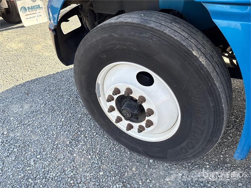 International MV607 4x2 Van Truck Furgons