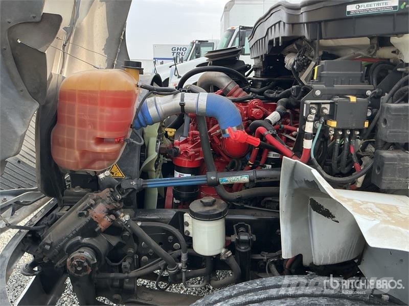 International MV607 4x2 Van Truck Camiones caja cerrada