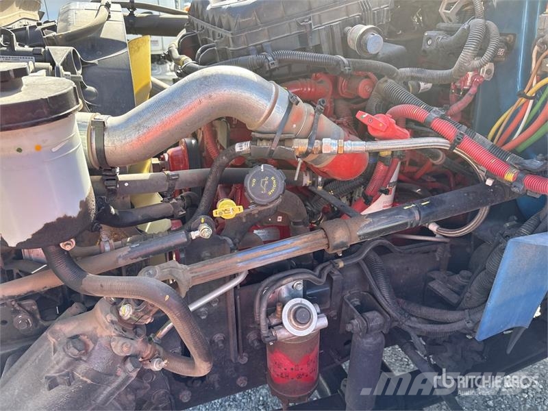 International MV607 4x2 Van Truck Furgons