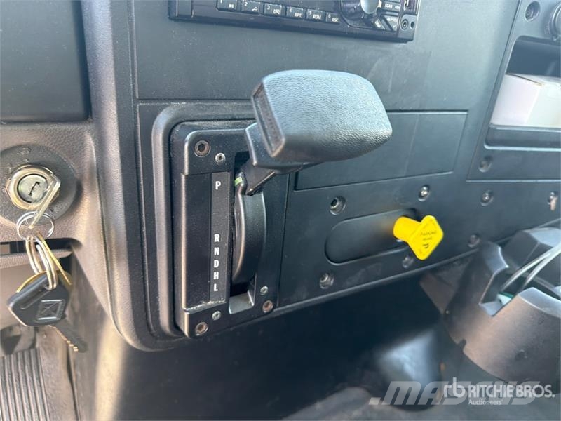International MV607 4x2 Van Truck Skapbiler