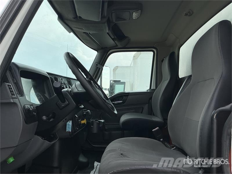 International MV607 4x2 Van Truck Camiones caja cerrada