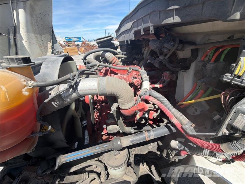 International MV607 4x2 Van Truck Skapbiler