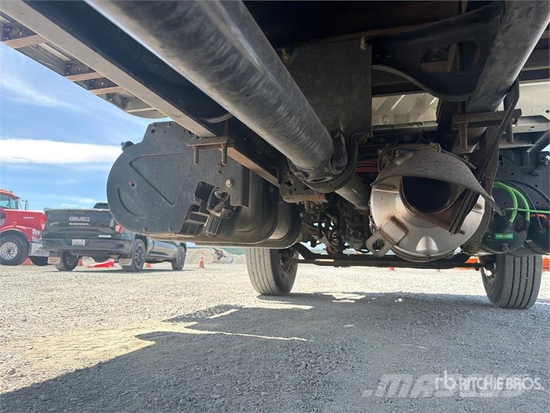 International MV607 4x2 Van Truck Skapbiler