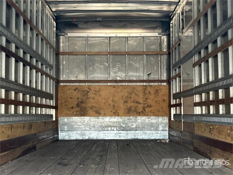 International MV607 4x2 Van Truck Tovornjaki zabojniki