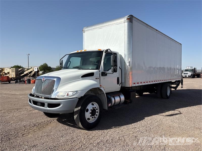 International MV607 4x2 Van Truck Camiones con caja de remolque