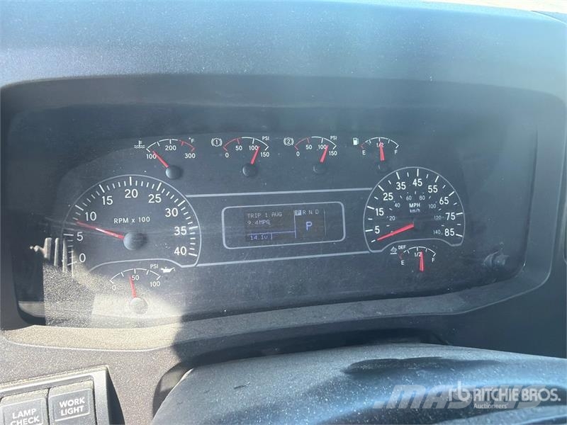 International MV607 4x2 Van Truck Skapbiler