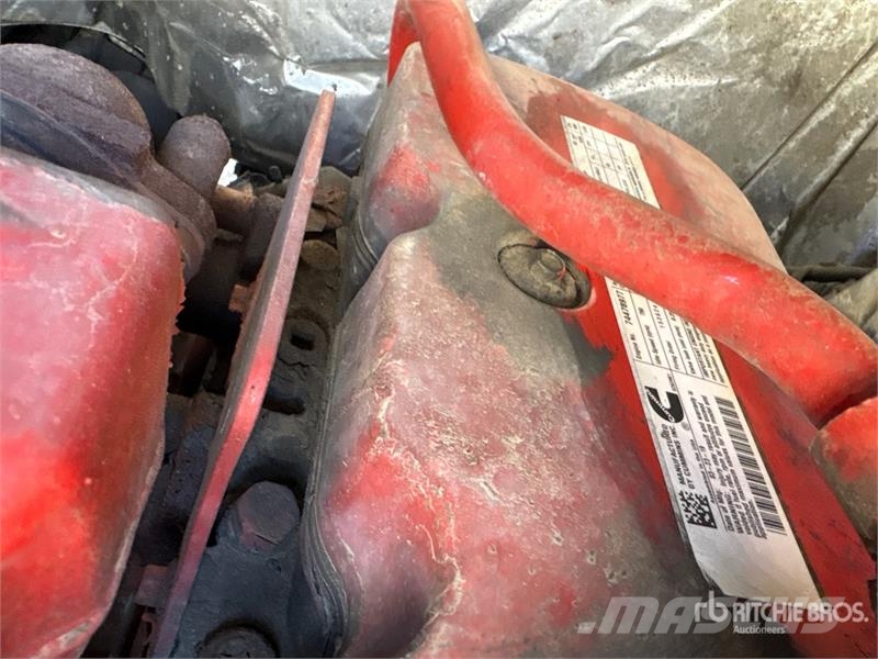 International MV607 4x2 Van Truck Camiones con caja de remolque