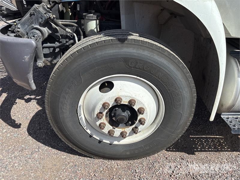 International MV607 4x2 Van Truck 탑차 트럭