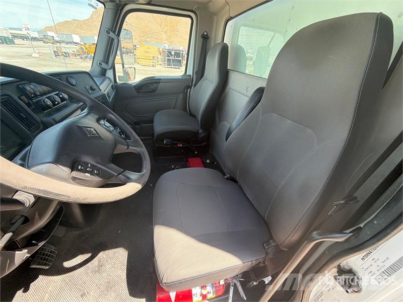 International MV607 4x2 Van Truck Skapbiler